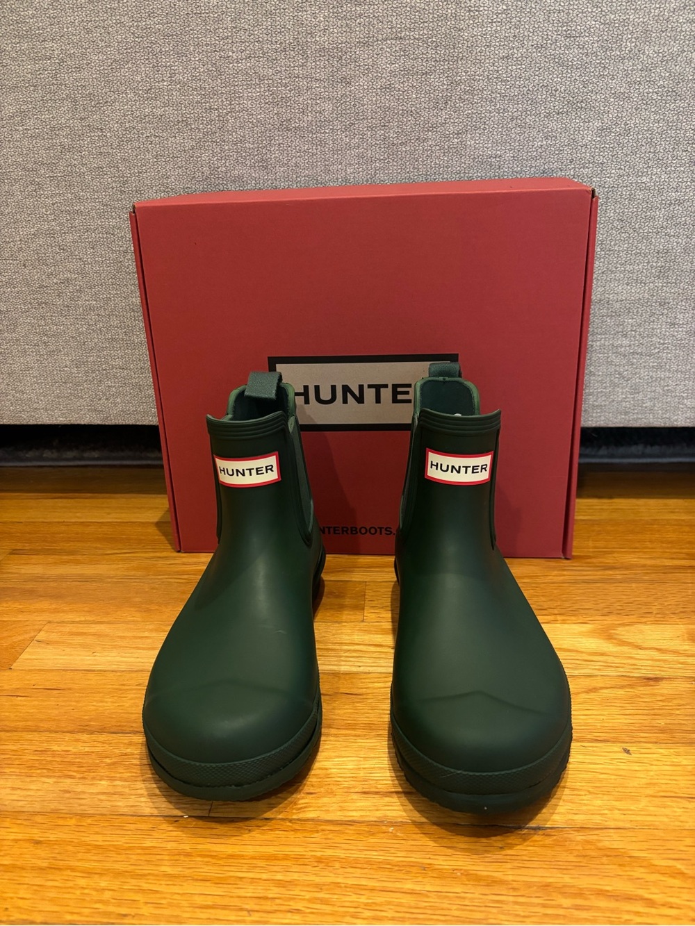 Hunter Orginal Chelsea boots. Hunter green. Size 8 - Picture 3 of 5